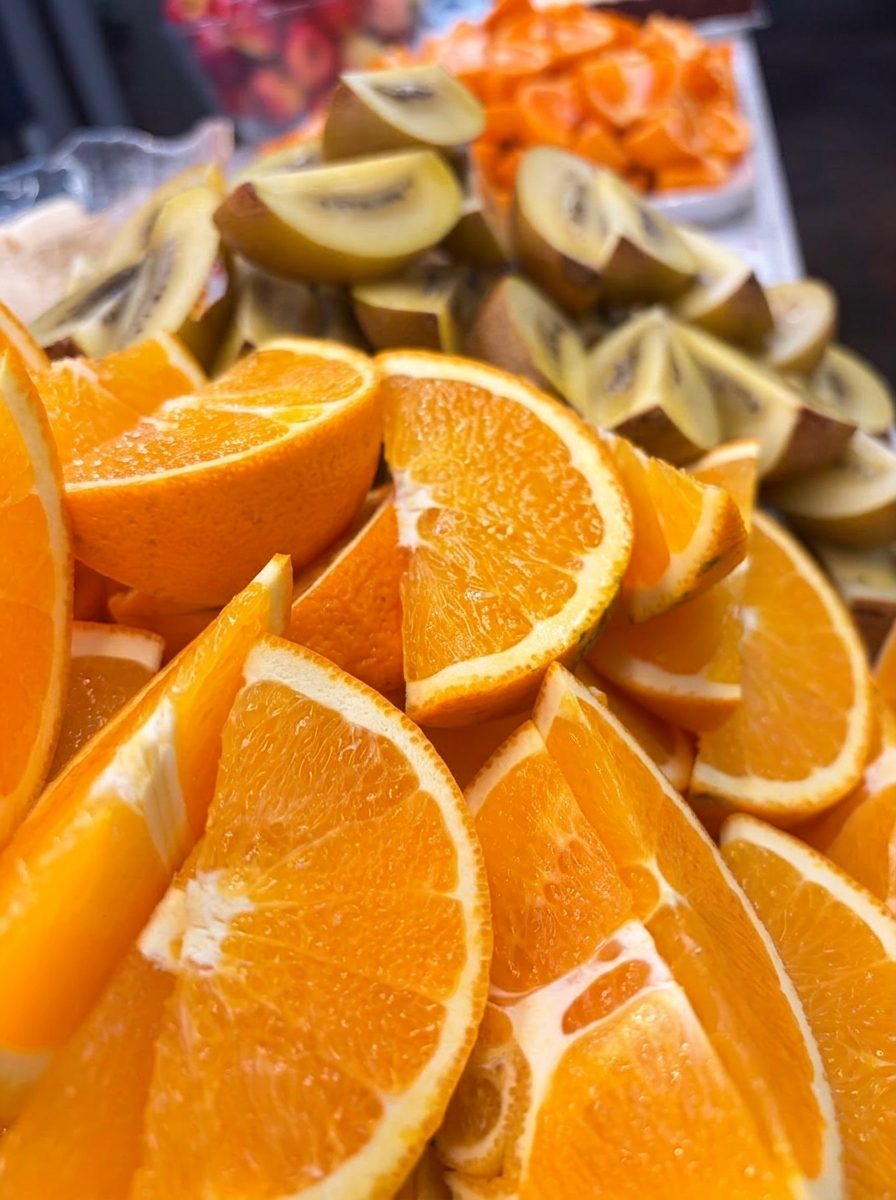 Fresh fruits and dessert options