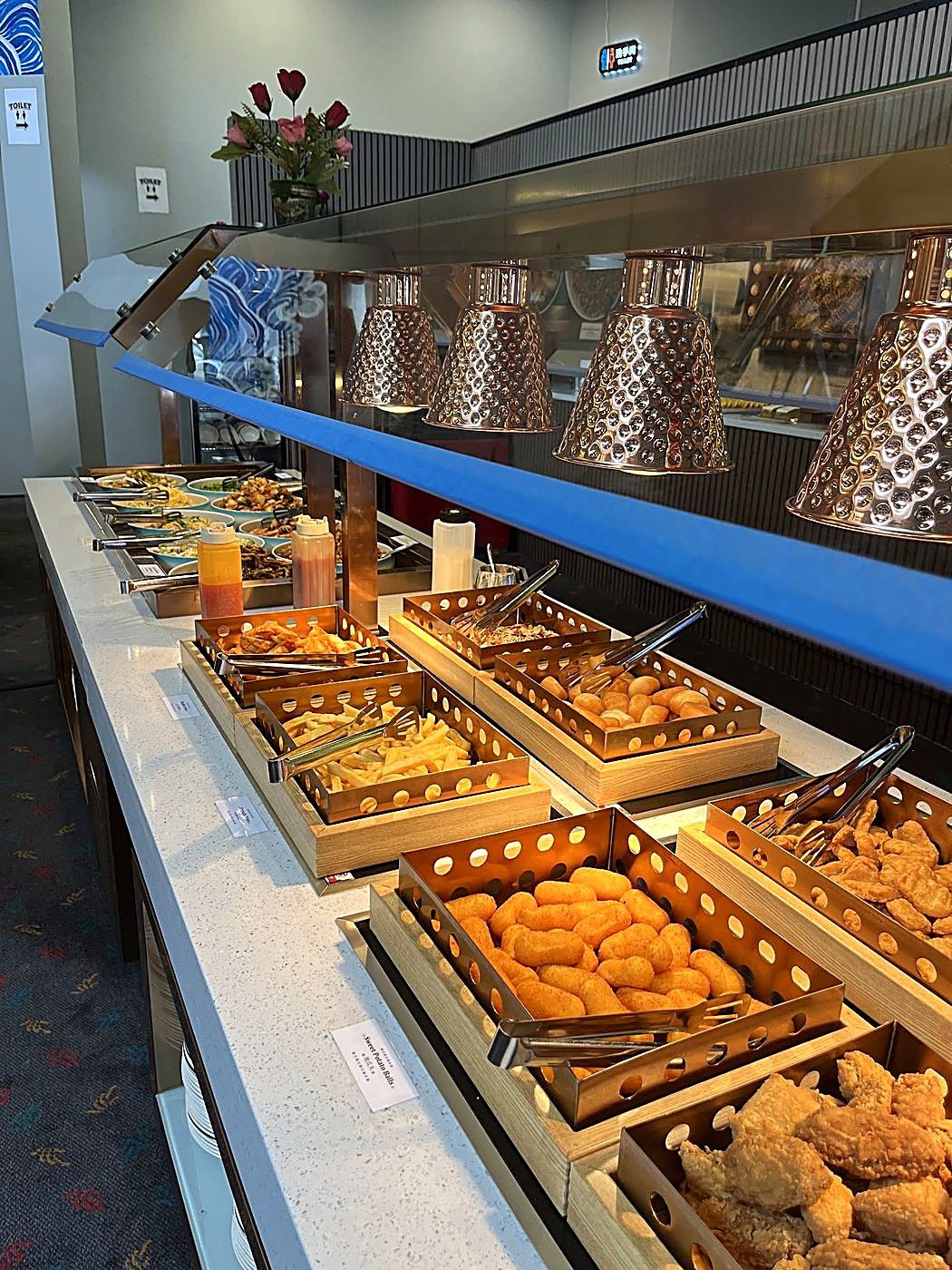 Fried delicacies counter